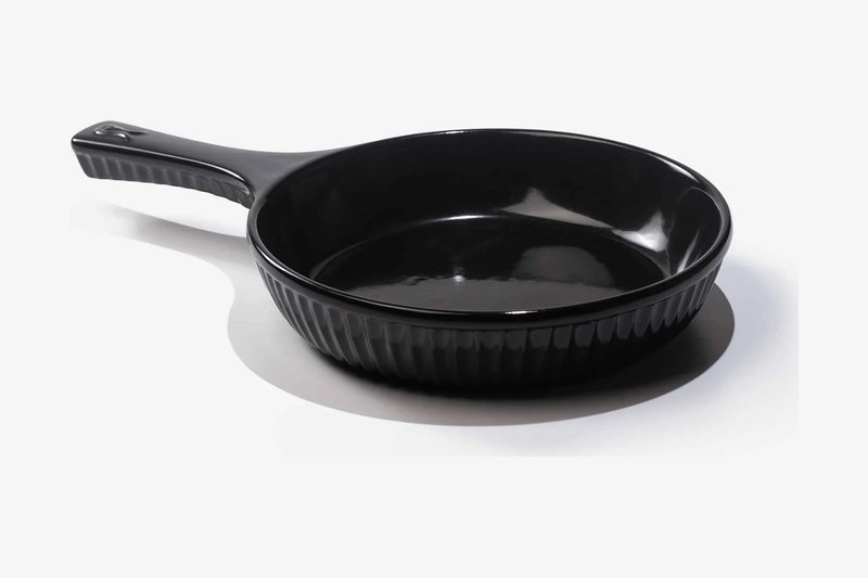 Xtrema Classic Skillet, a black pure-ceramic frying pan with ribbed exterior and handle
