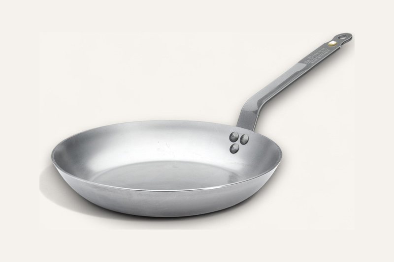 de Buyer Mineral B carbon steel fry pan with a long steel handle