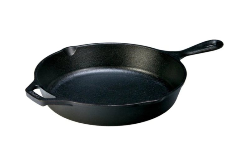 Lodge classic black cast iron skillet, 26cm