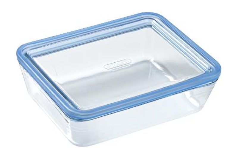 Pyrex Zero Plastic rectangular glass dish with a glass lid